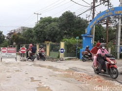 Musim Hujan, Warga Cemas Lewati Jalan Rusak Imbas Proyek IPAL Pekanbaru