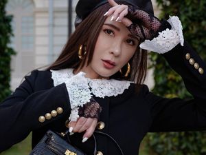 10 Foto Mantan Istri Pengusaha Indonesia yang Jual Hermes untuk Makan Anak 10 Foto Mantan Istri Pengusaha Indonesia yang Jual Hermes untuk Makan Anak