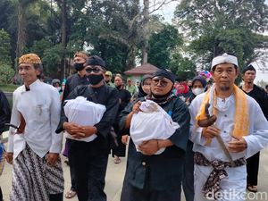 Potret Upacara Adat Kawin Cai di Kuningan