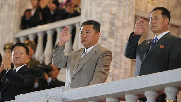 North Korea leader Kim Jong Un (C) attends a paramilitary parade held to mark the 73rd founding anniversary of the republic at Kim Il Sung square in Pyongyang in this undated image supplied by North Korea's Korean Central News Agency on September 9, 2021.    KCNA via REUTERS    ATTENTION EDITORS - THIS IMAGE WAS PROVIDED BY A THIRD PARTY. REUTERS IS UNABLE TO INDEPENDENTLY VERIFY THIS IMAGE. NO THIRD PARTY SALES. SOUTH KOREA OUT. NO COMMERCIAL OR EDITORIAL SALES IN SOUTH KOREA.