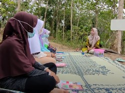 Kisah Tiara, Jadi Guru Gratis untuk Anak-anak di Pelosok Kulon Progo