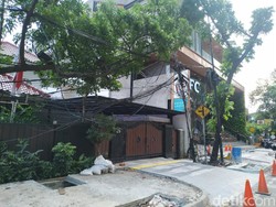 Galian SJUT Jl Senopati-Jl Suryo Jaksel Rampung, Kabel Masih Semrawut