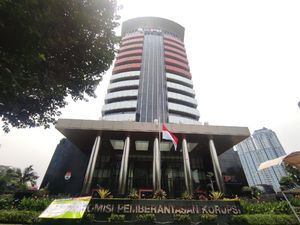 KPK Pasang Bendera Setengah Tiang