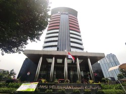 KPK Pasang Bendera Setengah Tiang