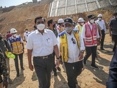 Saat Luhut Cs Blusukan ke Proyek Tol Cisumdawu
