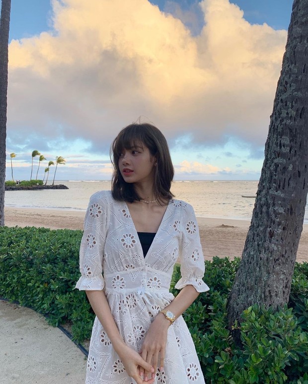 Lisa BLACKPINK/ Foto: Instagram.com/lalalalisa_m Style outfit lace ala Korea