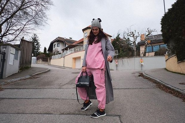 Luna Maya Tampil Nyentrik dengan Beanie Hat Unik Luna Maya Tampil Nyentrik dengan Beanie Hat Unik