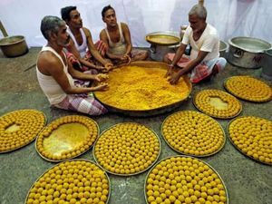 Kuil-kuil India dan Makanan Gratis yang Melimpah