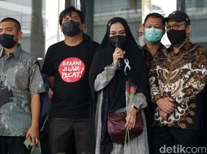 Istri Novel Baswedan: Saya Dukung Perjuangan Suami di Luar KPK Istri Novel Baswedan: Saya Dukung Perjuangan Suami di Luar KPK