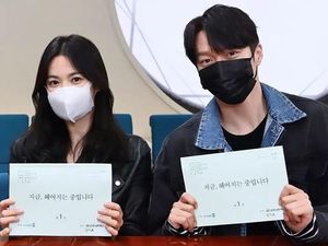 Song Hye Kyo dan Jang Ki Yong Baca Naskah Now We Are Breaking Up Song Hye Kyo dan Jang Ki Yong Baca Naskah Now We Are Breaking Up