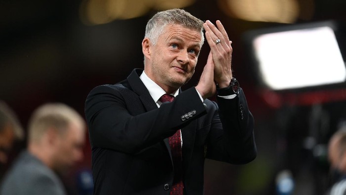 MANCHESTER, ENGLAND - SEPTEMBER 29: Ole Gunnar Solskjaer, Manager of Manchester United acknowledges the fans prior to the UEFA Champions League group F match between Manchester United and Villarreal CF at Old Trafford on September 29, 2021 in Manchester, England. (Photo by Michael Regan/Getty Images)