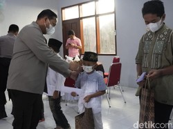 Saat Anak Yatim di Bojonegoro Diajak Doakan Orang Tua dan Diberi Santunan