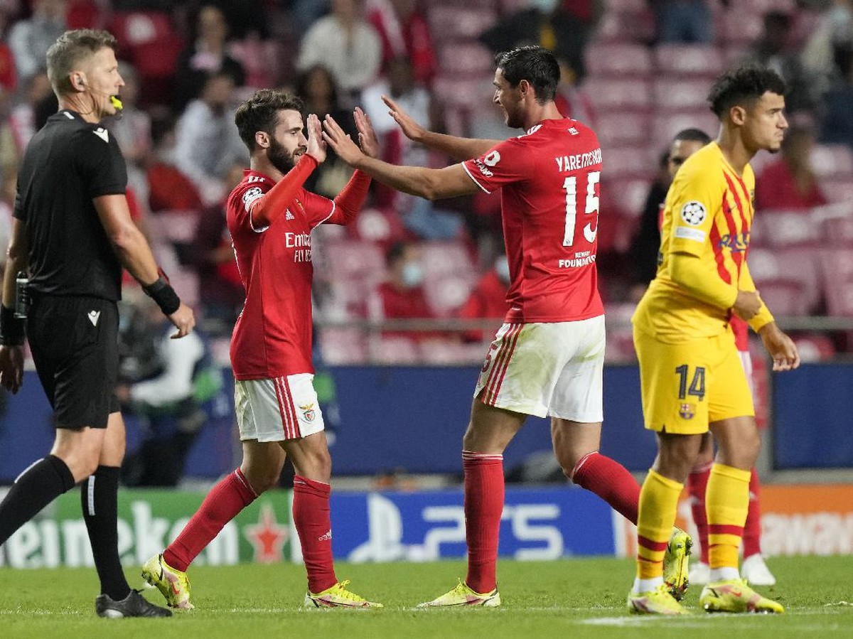 Pemain Benfica, Rafa Silva, menganggap gol ke gawang Barcelona biasa saja. (Foto: AP/Armando Franca)