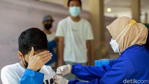 Ratusan Siswa SMK di Bekasi Ramai-ramai Ikut Vaksinasi COVID-19