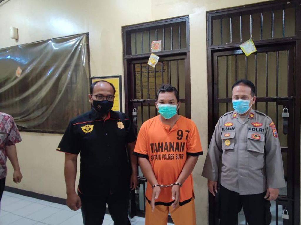 Ratusan Ribu Rokok Ilegal Disita di Blitar, Rugikan Negara Hampir Rp 400 Juta Ratusan Ribu Rokok Ilegal Disita di Blitar, Rugikan Negara Hampir Rp 400 Juta