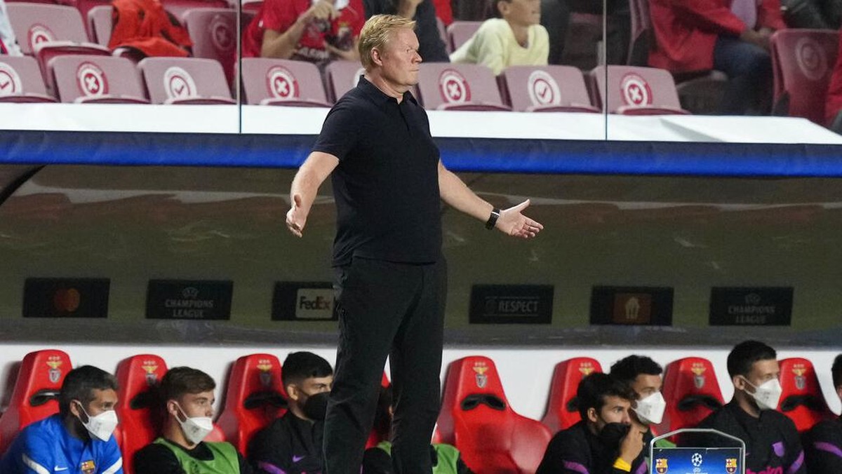 Ronald Koeman digoyang isu pemecatan setelah Barcelona kalah telak dari Benfica di Liga Champions (Foto: AP/Armando Franca)
