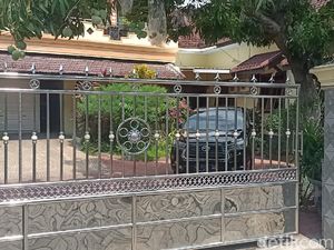 Selain Rumah Plt Bupati Probolinggo, KPK Juga Geledah Kediaman Sekda Selain Rumah Plt Bupati Probolinggo, KPK Juga Geledah Kediaman Sekda