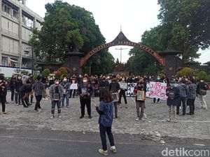 Mahasiswa UNS Peringati September Hitam: Tragedi PKI hingga KPK Mahasiswa UNS Peringati September Hitam: Tragedi PKI hingga KPK