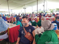 30 Ribu Vaksin Disebar di Aglomerasi Surabaya untuk Pulihkan Ekonomi