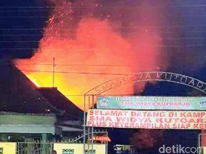 SMK di Purworejo Kebakaran, Asap Membubung Tinggi