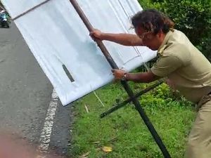 Viral Kades di Banjarnegara Rusak-Cabuti Papan Reklame, Ini Alasannya Viral Kades di Banjarnegara Rusak-Cabuti Papan Reklame, Ini Alasannya