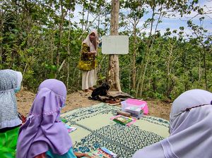 Kisah Inspiratif Tiara, Honorer yang Bikin Les Gratis di Pelosok Desa Kisah Inspiratif Tiara, Honorer yang Bikin Les Gratis di Pelosok Desa
