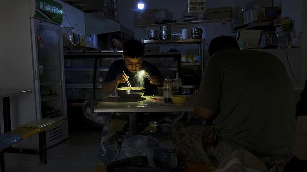 Penampakan Krisis Energi dan Listrik di China, Gelap Sob!