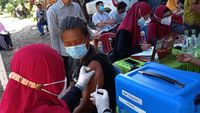 Warga Makassar Antusias Ikuti Vaksinasi COVID-19