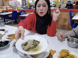 5 Selebriti Ini Kepincut Lezatnya Masakan Warung Padang, Ini Rekomendasinya!
