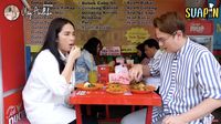 Tak Gengsi! 10 Artis Ini Jajan Cilok Pinggir Jalan hingga Makan di Warteg