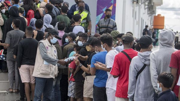 Antusiasme Warga Nonton Futsal PON Papua