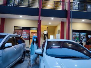 Penampakan Ayu Thalia Diperiksa di Polsek Penjaringan Penampakan Ayu Thalia Diperiksa di Polsek Penjaringan