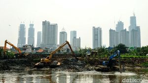 Cegah Banjir Jakarta, Ciliwung Digerebek Lumpur
