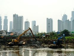 Cegah Banjir Jakarta, Ciliwung Digerebek Lumpur