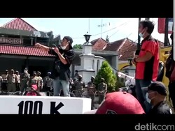 Bupati Jember Didemo Pendukung Sendiri: Janji Belaka, Proyek Dikuasai Kroni