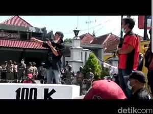 Bupati Jember Didemo Pendukung Sendiri: Janji Belaka, Proyek Dikuasai Kroni Bupati Jember Didemo Pendukung Sendiri: Janji Belaka, Proyek Dikuasai Kroni