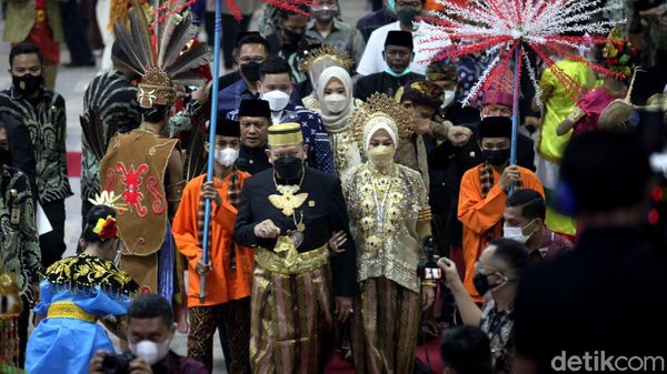 Deretan Baju Adat Semarakan HUT DPD RI ke-17