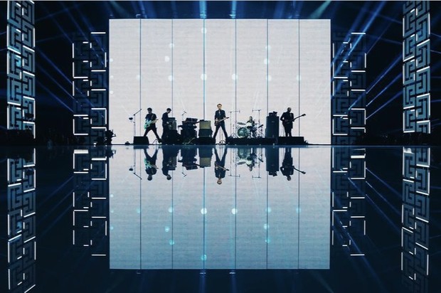 Penampilan Franz Ferdinand dalam fashion show Balmain/