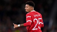 Rangnick lazim memainkan tiga orang di lini depan, tapi umumnya bersifat dinamis. Dengan posisi yang tak mengikat, Jadon Sancho yang serba bisa tampaknya akan jadi salah satu opsi di depan. Ia pun diyakini tak asing dengan pola counter-press dari lini depan. (Foto: Getty Images/Laurence Griffiths)