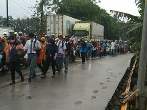 Yang Viral Baru Dicor Rusak Dilewati Warga Ternyata Jalan Nasional Yang Viral Baru Dicor Rusak Dilewati Warga Ternyata Jalan Nasional