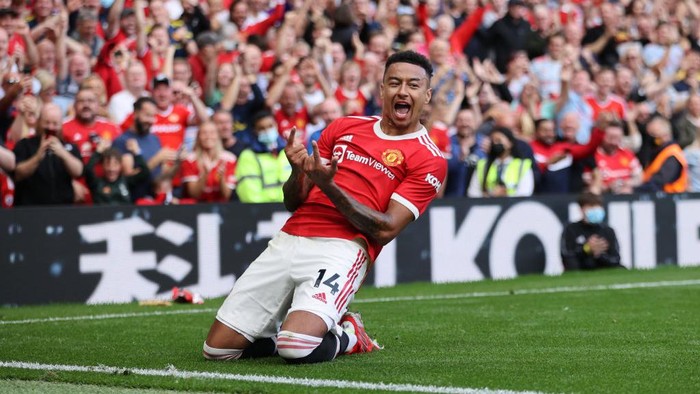 MANCHESTER, ENGLAND - SEPTEMBER 11: Jesse Lingard of Manchester United celebrates after scoring their sides fourth goal during the Premier League match between Manchester United and Newcastle United at Old Trafford on September 11, 2021 in Manchester, England. (Photo by Clive Brunskill/Getty Images)