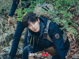 Joon Ji Hoon Berkelana Pecahkan Misteri di Jirisan Joon Ji Hoon Berkelana Pecahkan Misteri di Jirisan