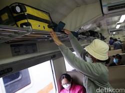 Kemenhub Turunkan Kuota Penumpang KA Ekonomi Tanpa Kursi Jadi 20%