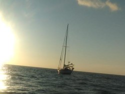 Yacht Australia Dihempas Badai, Terapung 5 Hari-Terdampar di NTT