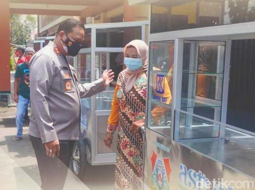 Ucap Syukur Penjual Bakso di Bojonegoro Dapat Gerobak dan Uang Tunai Ucap Syukur Penjual Bakso di Bojonegoro Dapat Gerobak dan Uang Tunai