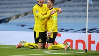 Haaland (21 tahun) dan Reus (32 tahun), junior dan senior yang bahu-membahu di Borussia Dortmund (Getty Images)