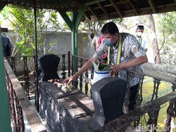 Kemenakan MN IX Wakili Keluarga Mangkunegaran Ziarahi Leluhur, Apa Maknanya?