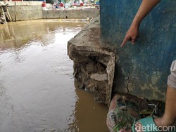Lubang Sumber Genangan di Hek Kramat Jati Bakal Ditambal Besok