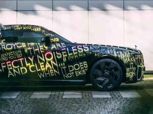 Mobil Listrik Para Sultan Nih... Mobil Listrik Para Sultan Nih...