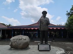 Lapor Pak Gatot, Masih Ada Patung Soeharto Setinggi 3 Meter di Bantul